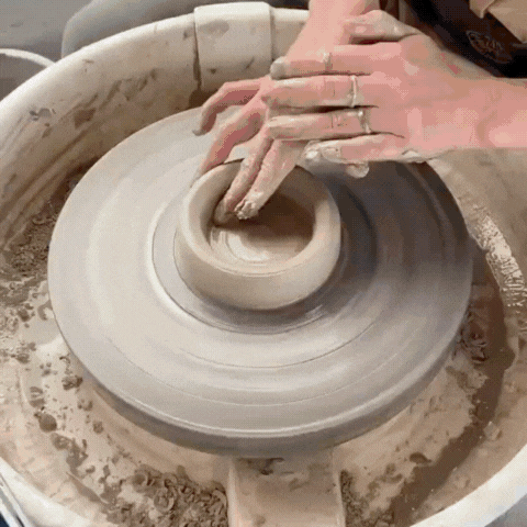 Handmade Pottery vs. Industrial Ceramics: What Truly Defines Value?